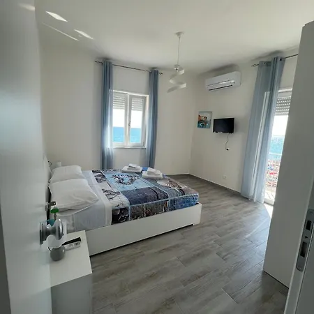 La Finestra Sul Mare Bed & Breakfast 3*