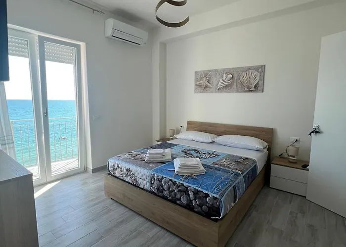 Bed & Breakfast La Finestra Sul Mare 3*