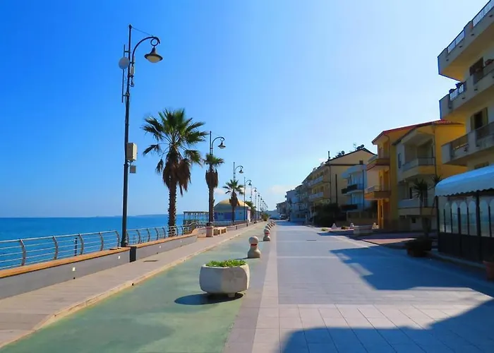 Bed & Breakfast La Finestra Sul Mare 3*