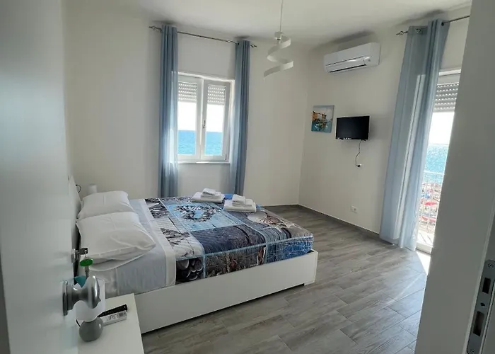 La Finestra Sul Mare Bed & Breakfast 3*